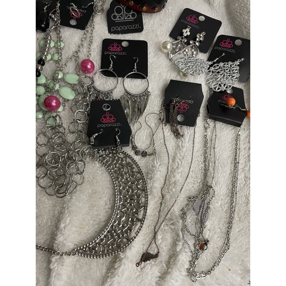 Paparazzi Jewelry Lot 12 (24pcsNecklace/earring Sets, 5 Earrings, 1 Bracelet NEW - Picture 8 of 9